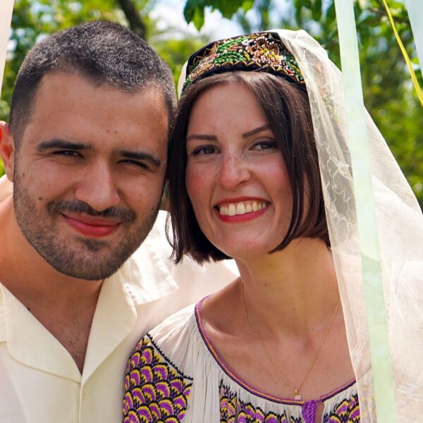 Povești Nunți Tradiționale - Bat clopote de nuntă pentru Andreea și Constantin – Nuntă în Muntenia